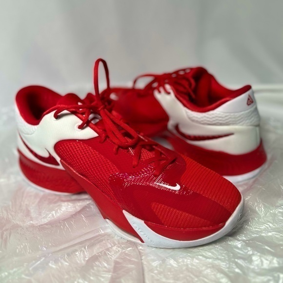 Like new RARE Nike Zoom Freak Red DX6652-602
Men's Rare Unreleased shoes, 12.5 - Picture 1 of 17